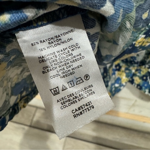 Ann Taylor floral button down bubble sleeve peplum top ❤️ - Picture 7 of 7